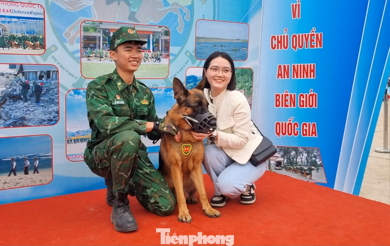 Chó nghiệp vụ Biên phòng tại Triển lãm Quốc phòng quốc tế Việt Nam 2024. Chó nghiệp vụ Biên phòng tại Triển lãm Quốc phòng quốc tế Việt Nam 2024.