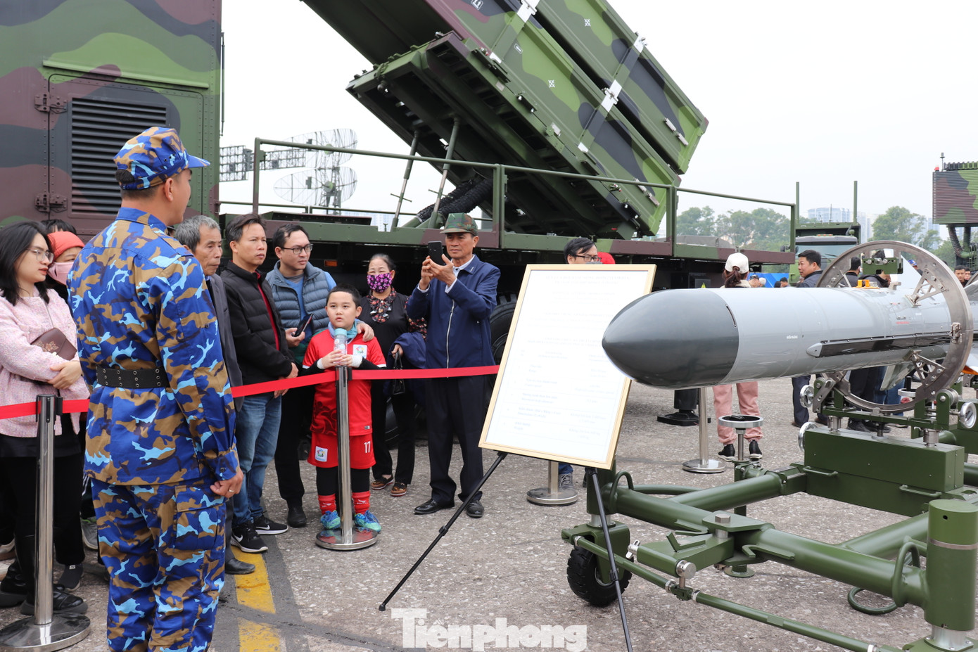 Tên lửa đối hạm "Sông Hồng" (VSM - 01A) do Việt Nam nghiên cứu chế tạo.