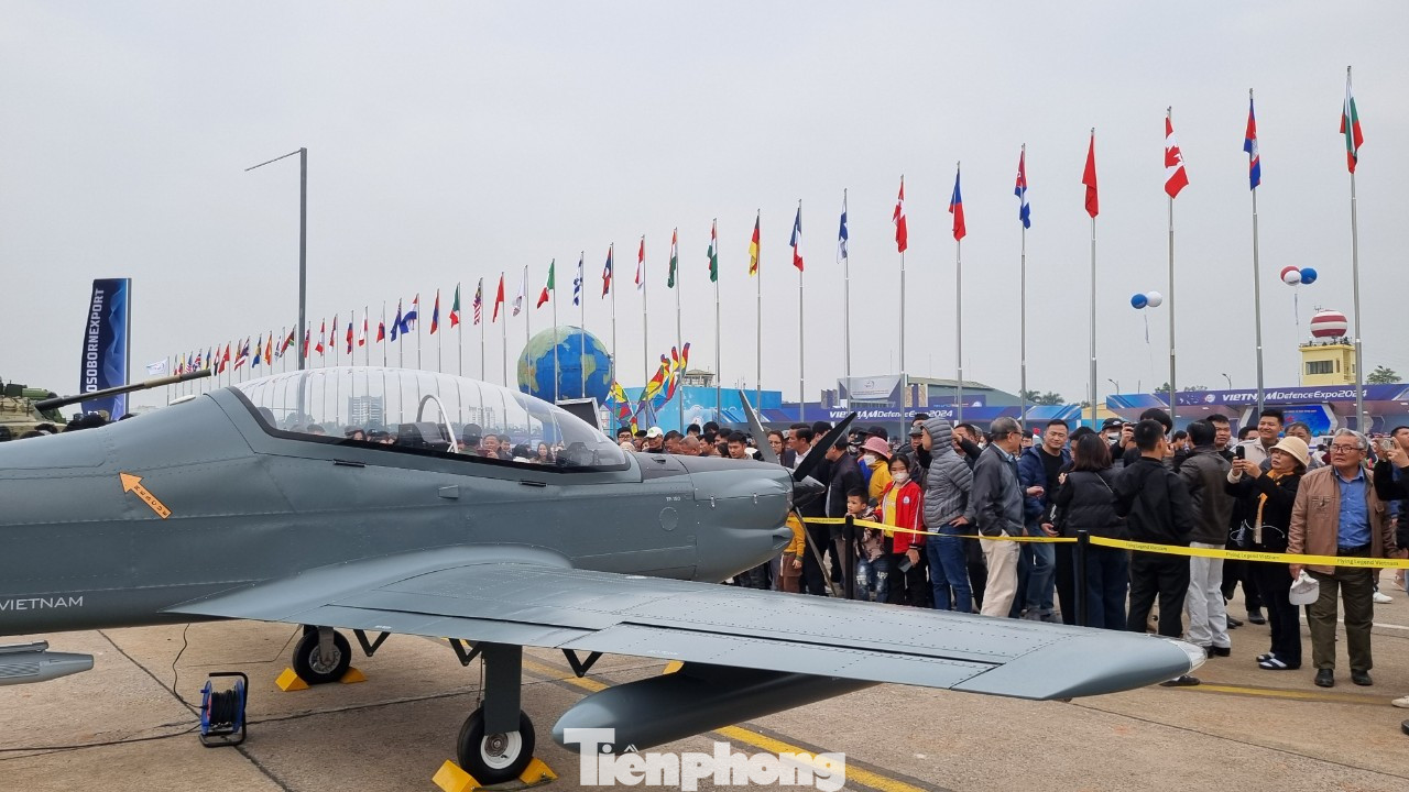 Máy bay TP - 150 do Việt Nam hợp tác với Italia sản xuất.