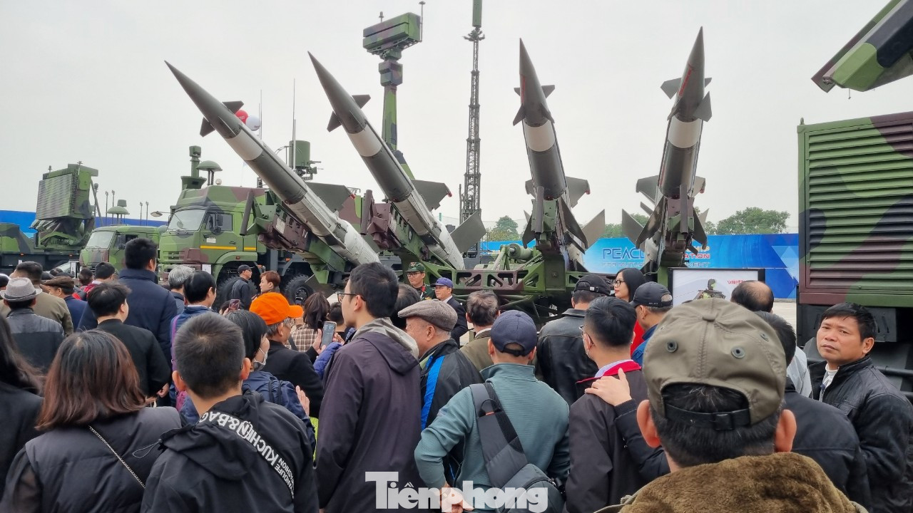 Hệ thống tên lửa do Việt Nam sản xuất.