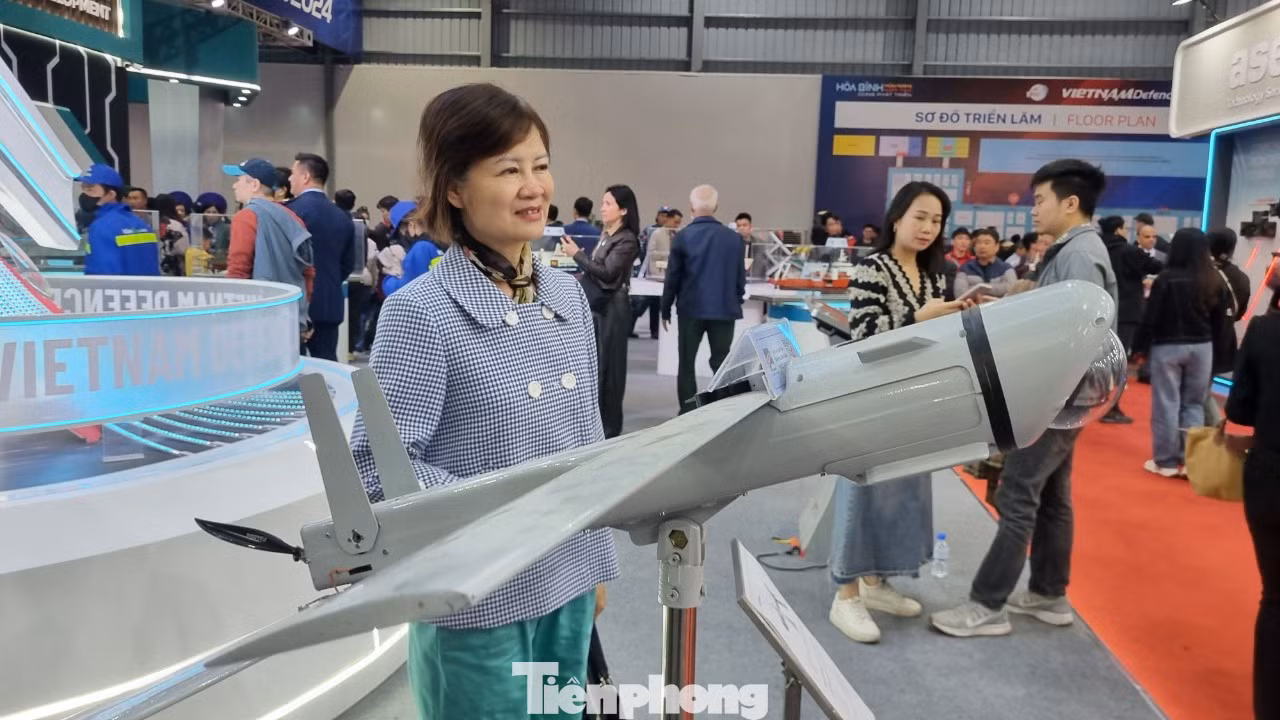Máy bay không người lái (UAV) do Viettel thiết kế, chế tạo vẫn được trưng bày tại triển lãm đến 23/12.