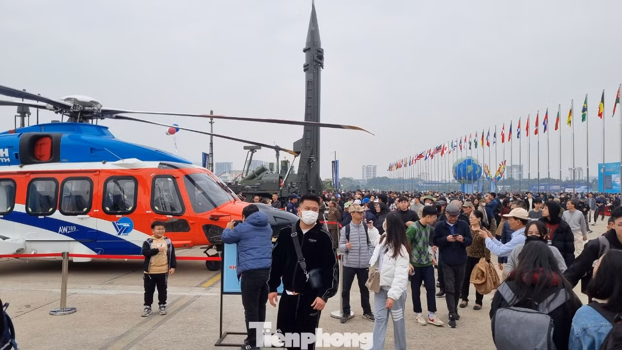 Triển lãm Quốc phòng Quốc tế Việt Nam 2024 kéo dài thời gian để người dân tham quan đến 23/12.