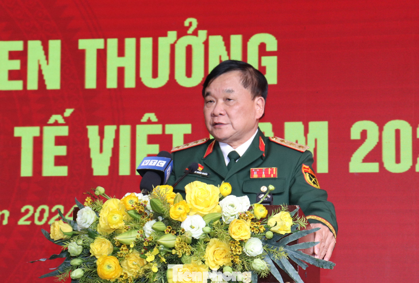 Thượng tướng Hoàng Xuân Chiến phát biểu tại hội nghị.