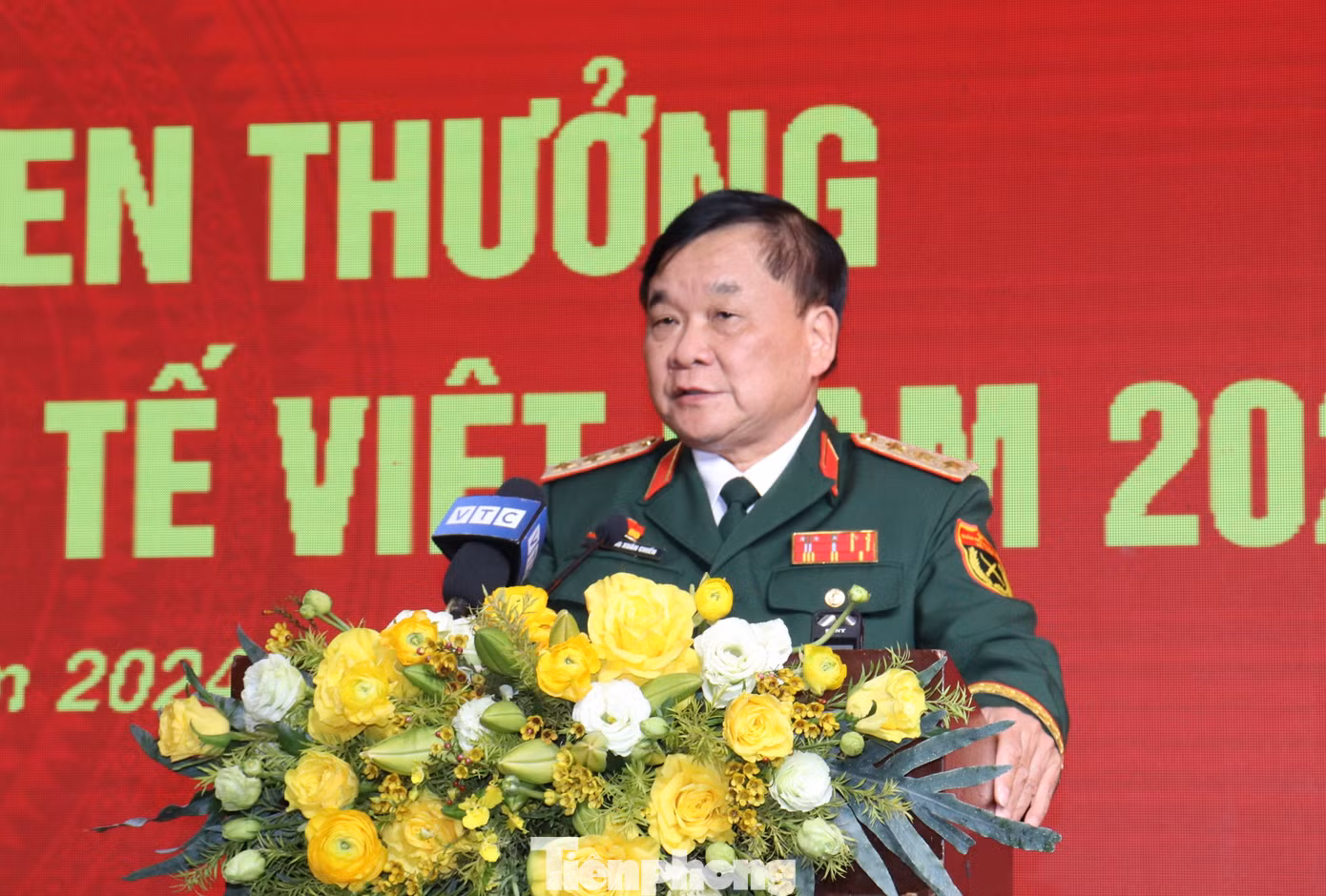 Thượng tướng Hoàng Xuân Chiến phát biểu tại hội nghị.