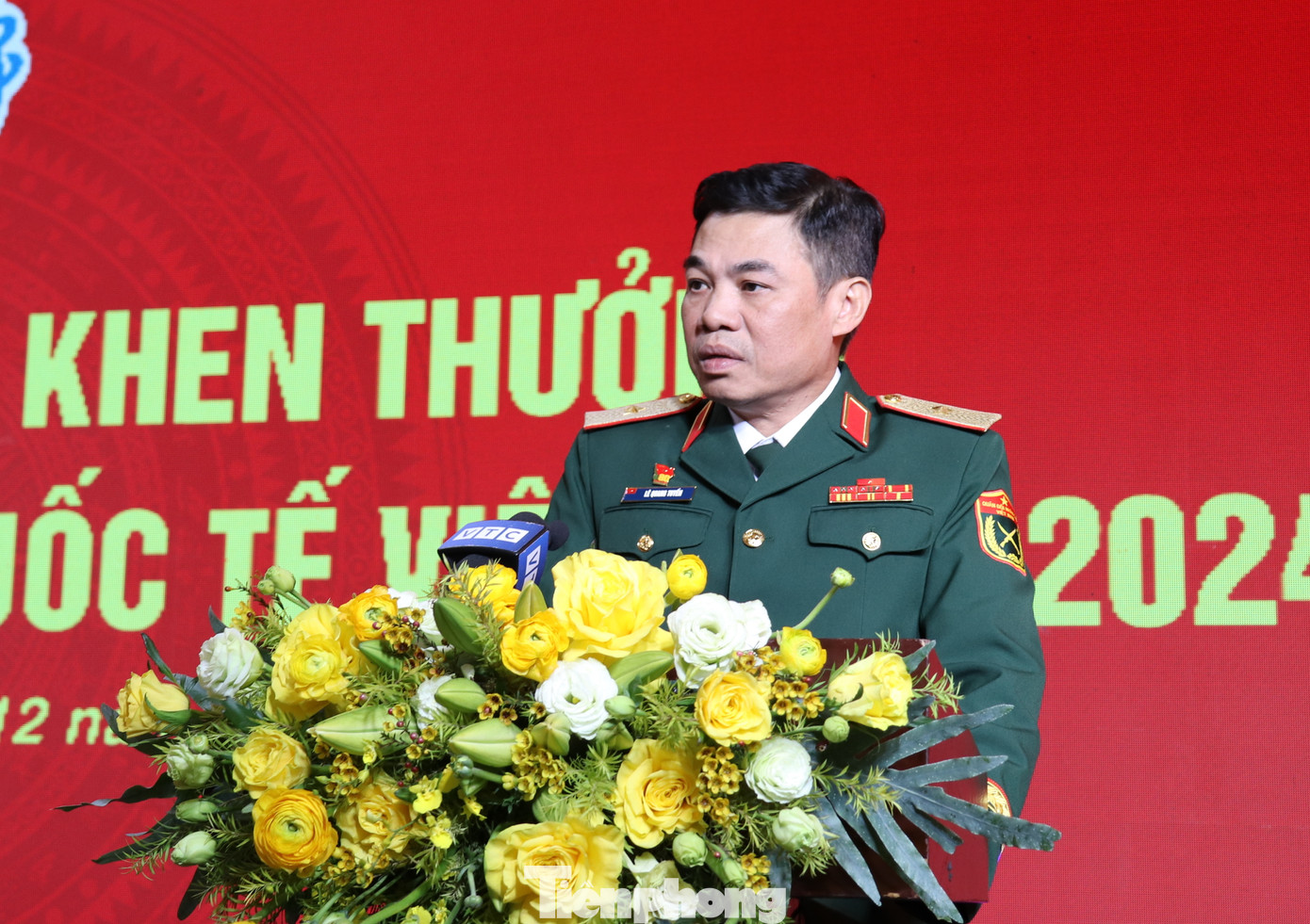 Thiếu tướng Lê Quang Tuyến báo cáo kết quả Triển lãm Quốc phòng Quốc tế Việt Nam 2024.