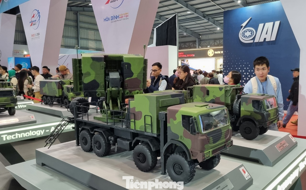 Hệ thống ra đa do Viettel sản xuất. Hệ thống ra đa do Viettel sản xuất.