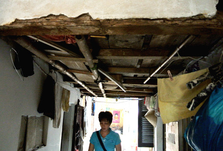 Lửa thiêu ngôi nhà C8 vào ngày 26/8, phường Chương Dương vẫn còn 8 ngôi nhà gỗ có nguy cơ đổ sụp và cháy bất cứ lúc nào