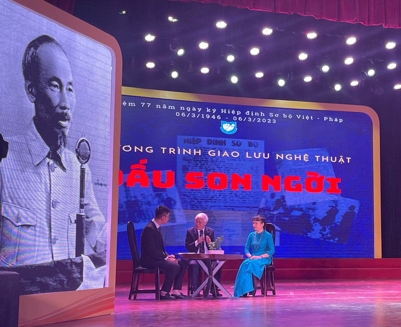 Phần giao lưu với khách mời trong chương trình.