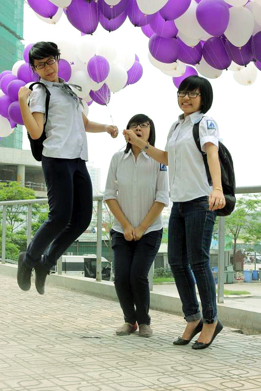 Cùng vùi đùa với chùm bóng