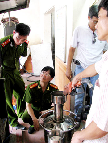 Cơ chế hoạt động của con chip gian lận sẽ được điều tra làm rõ