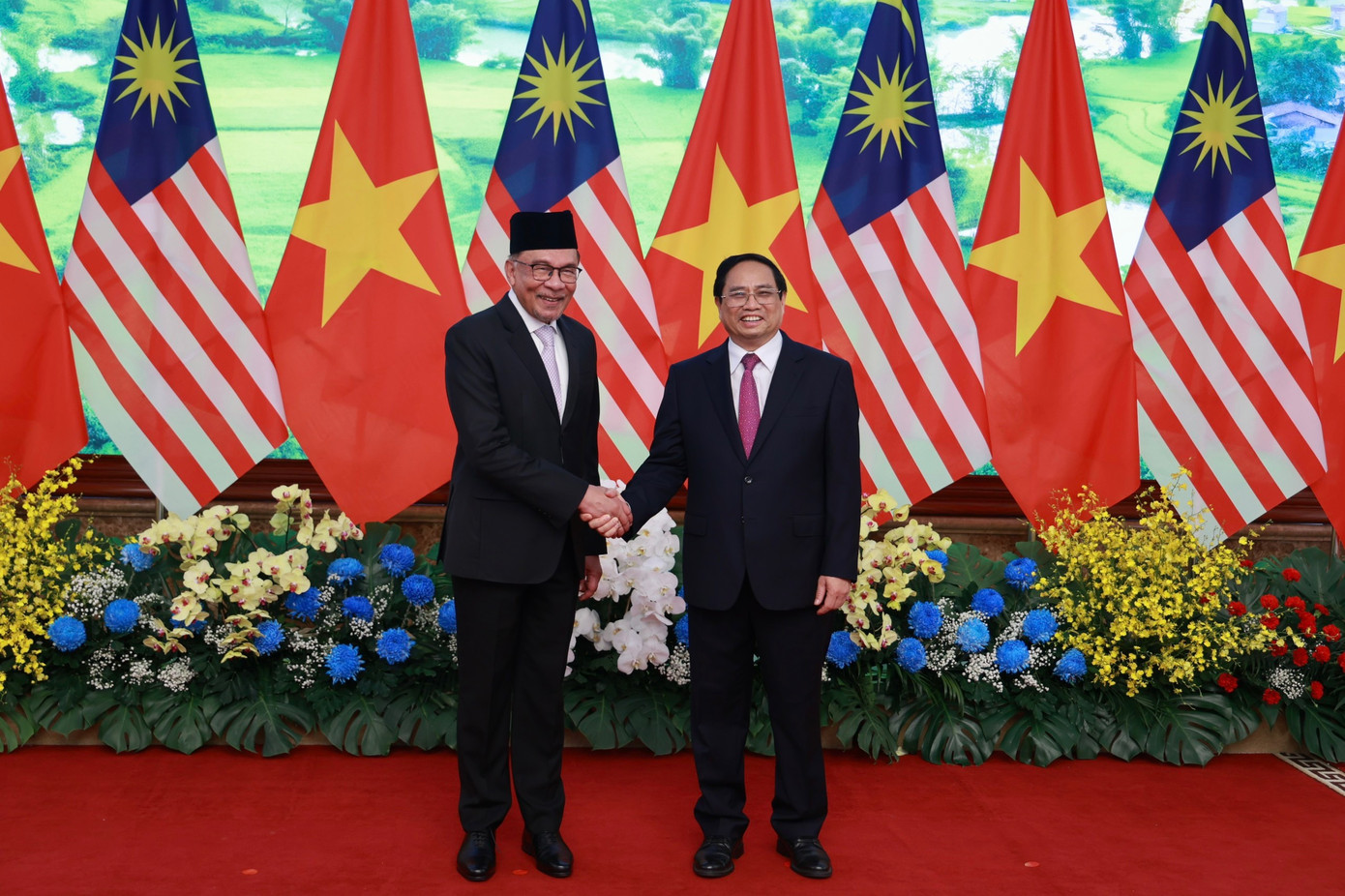 Thủ tướng Phạm Minh Chính và Thủ tướng Malaysia Anwar Ibrahim, chiều 20/7/2023. (Ảnh: Như Ý)