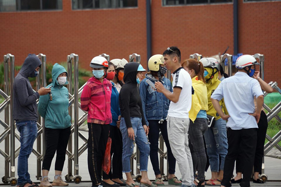 Hàng trăm công nhân vây trụ sở công ty vì Giám đốc 'biệt tích' ảnh 3