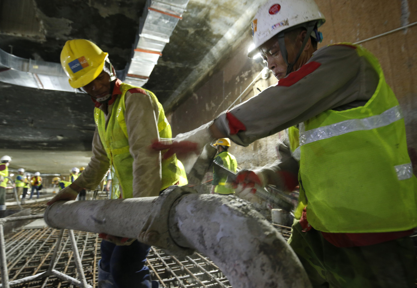 Trắng đêm đổ bê tông hợp long ga ngầm trên phố Kim Mã ảnh 5