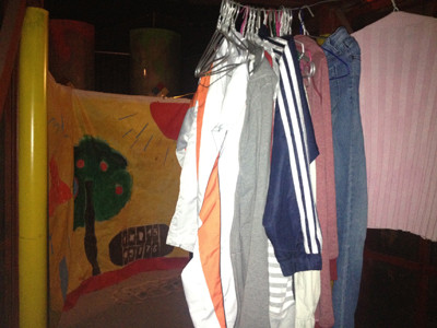 Tác phẩm sắp đặt tủ quần áo