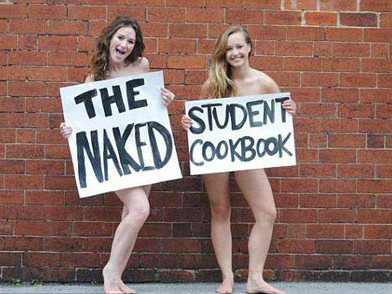 Cuốn sách dạy nấu ăn The Naked Cookbook. 