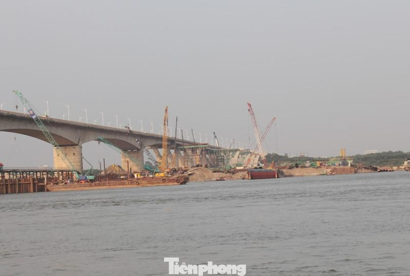 Dự án xây dựng cầu Vĩnh Tuy giai đoạn 2 (cầu Vĩnh Tuy 2) được UBND thành phố Hà Nội khởi công tháng 1/2021. Cầu có tiến độ thi công 24 tháng và dự kiến hoàn thành vào quý III/2023 với tổng mức đầu tư hơn 2.500 tỷ đồng.