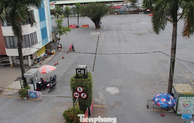 Trong 5 bến xe khách liên tỉnh lớn nhất Hà Nội, chỉ có duy nhất bến Nước Ngầm (bến xe xã hội hóa) mở cửa vào hôm nay.