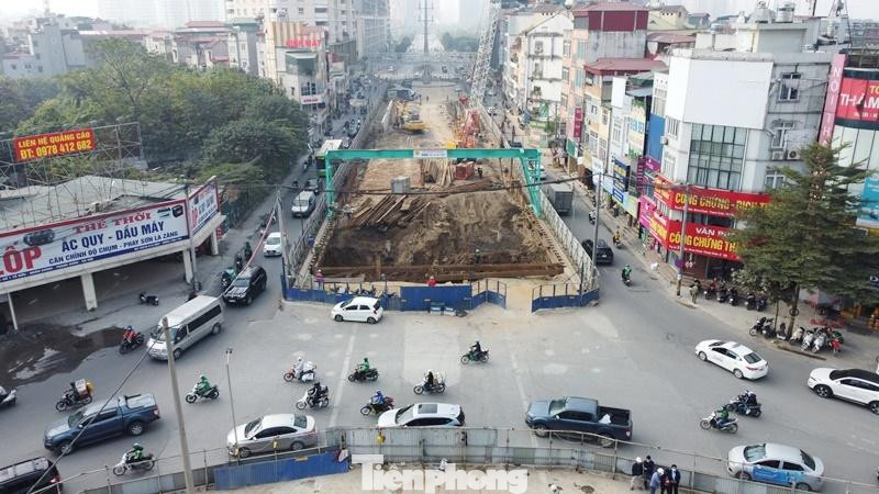 Hầm chui Lê Văn Lương vượt ngầm đường Vành đai 3 được đại diện UBND thành phố Hà Nội (chủ đầu tư) khởi công tháng 10/2020. Hầm chui Lê Văn Lương vượt ngầm đường Vành đai 3 được đại diện UBND thành phố Hà Nội (chủ đầu tư) khởi công tháng 10/2020.