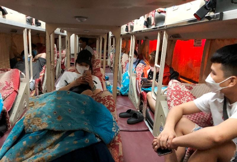 Hành khách được phát hiện trên xe không có test COVID.