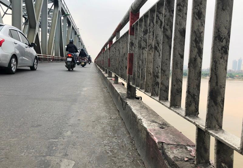 Cầu Chương Dương thử tải để kiểm định mức độ an toàn cả làn ô tô và xe máy. Cầu Chương Dương thử tải để kiểm định mức độ an toàn cả làn ô tô và xe máy.