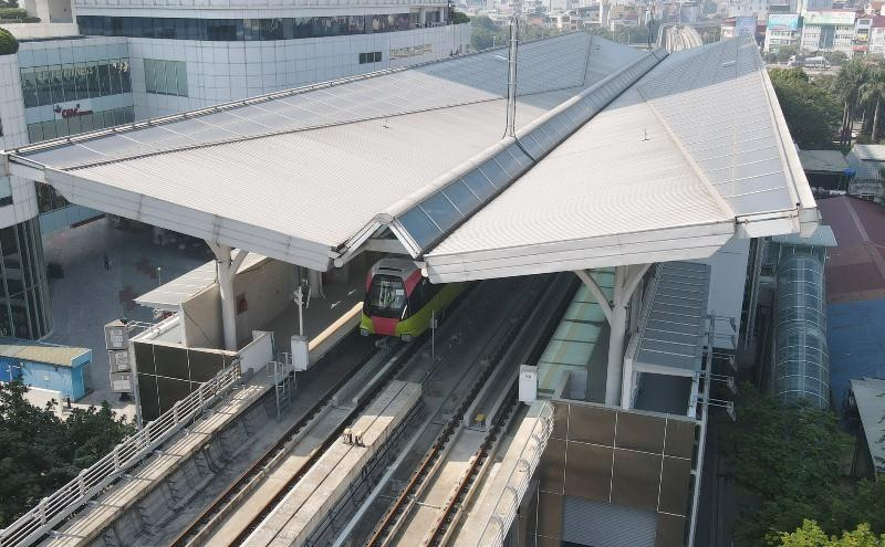 Hành trình đầu tiên tàu bắt đầu chạy thử tốc độ là ga S1 - đối diện trường Đại học Công nghiệp (quận Bắc Từ Liêm). Hành trình đầu tiên tàu bắt đầu chạy thử tốc độ là ga S1 - đối diện trường Đại học Công nghiệp (quận Bắc Từ Liêm).