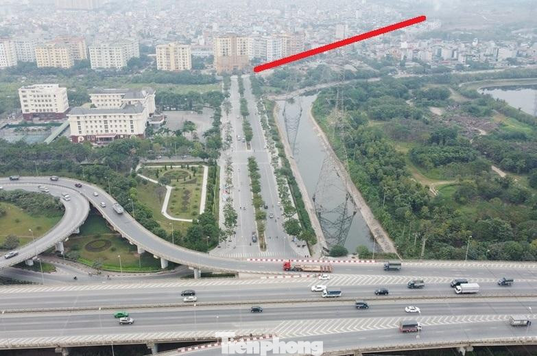 Đoạn đường trục phía Nam khu liên cơ quận Hoàng Mai sẽ được mở rộng kéo dài (đường màu đỏ) đến đường Vành đai 2,5 (phố Tân Mai hiện hữu). Đoạn đường trục phía Nam khu liên cơ quận Hoàng Mai sẽ được mở rộng kéo dài (đường màu đỏ) đến đường Vành đai 2,5 (phố Tân Mai hiện hữu).