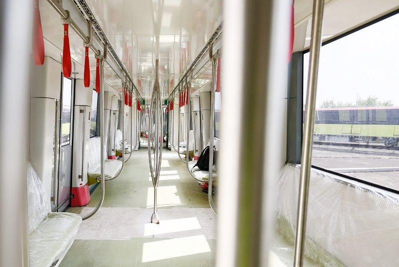 Bên trong khoang đoàn tàu Nhổn - ga Hà Nội.