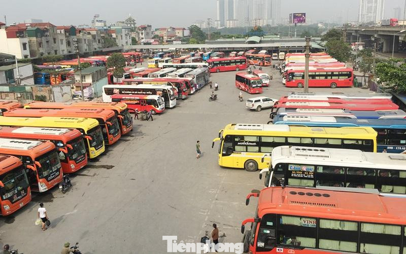 Bình thường bến xe Nước Ngầm có gần 1.000 lượt xe chạy về các tỉnh Nghệ An, Hà Tĩnh xuất bến mỗi ngày. Ảnh chụp trước tháng 7/2021.