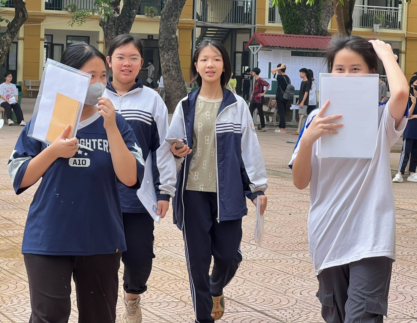 Học sinh có thể đăng ký nguyện vọng (NV) vào cùng một môn chuyên của hai trường nhưng phải xếp theo thứ tự ưu tiên là trường NV1 và trường NV2. Học sinh có thể đăng ký nguyện vọng (NV) vào cùng một môn chuyên của hai trường nhưng phải xếp theo thứ tự ưu tiên là trường NV1 và trường NV2.