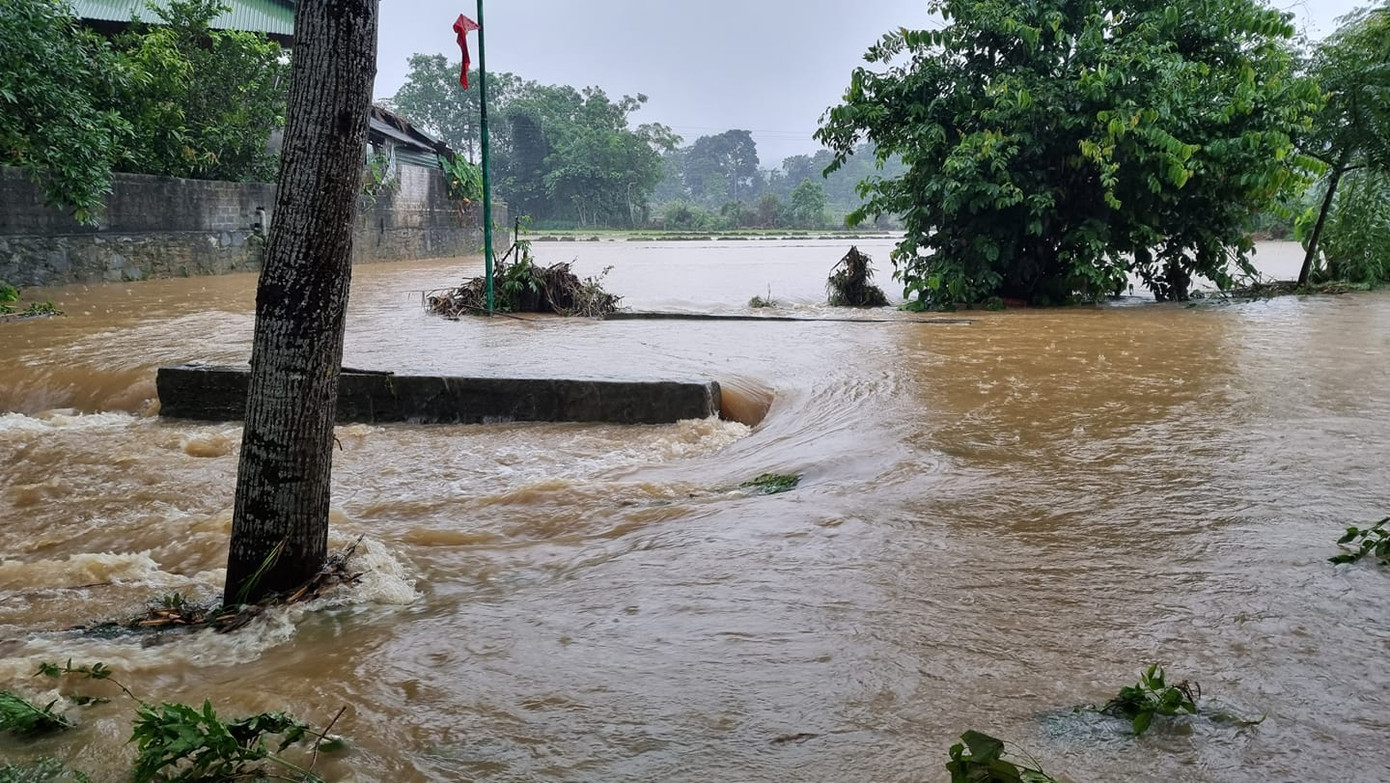 Ao cá, cánh đồng ở xã Linh Hồ, huyện Vị Xuyên bị ngập lụt.