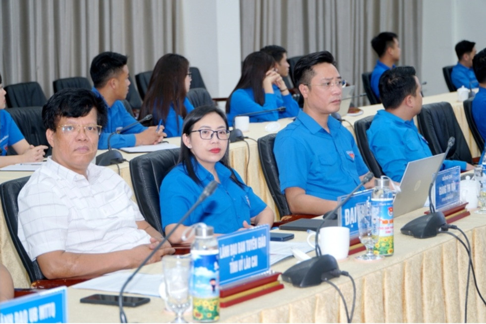 Các đại biểu dự hội nghị.