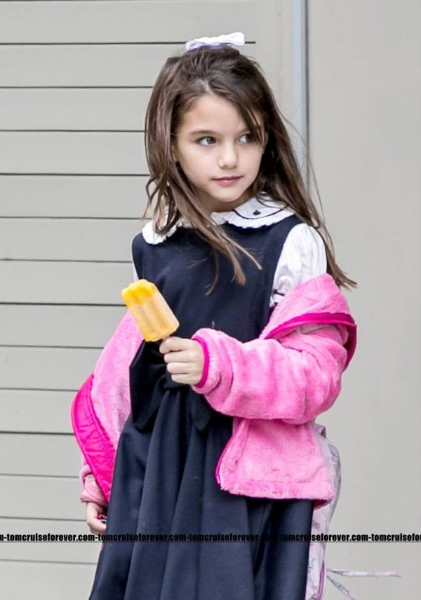Cuộc sống thiếu tình cha của Suri Cruise, trái ngược Harper Beckham ảnh 6