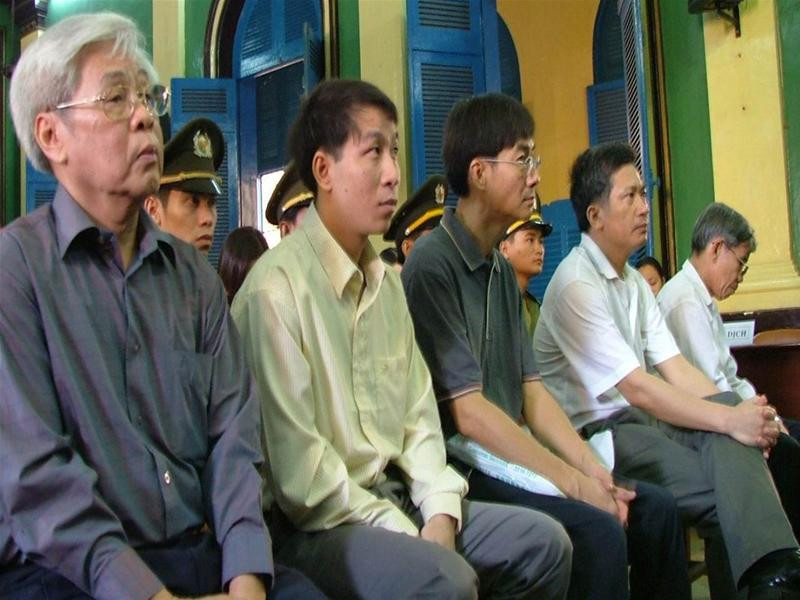 Trực tuyến : Phiên tòa xét xử vụ 'chạy' quota ảnh 5 Trực tuyến : Phiên tòa xét xử vụ 'chạy' quota ảnh 5