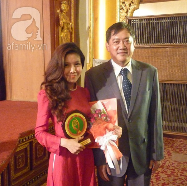 Tuệ Nghi và Đại sứ Toàn Quyền Việt Nam tại Myanmar 