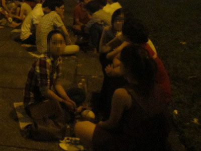 Phần đông là những người làm nghề giúp việc và các bạn trẻ lao động phổ thông tụ họp về để hàn huyên, giao lưu và tìm bạn