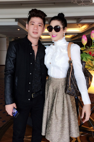 Anh không ngại bay tỏ tình cảm với Lâm Chi Khanh trước ống kính