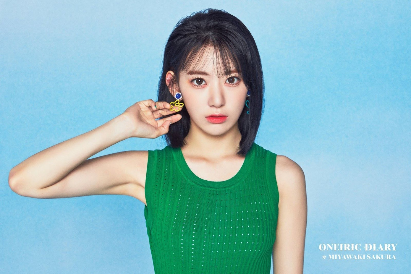 Sakura (Le Sserafim): Một bộ phận cư dân mạng cho rằng Sakura nhận được sự ưu ái và có thời lượng xuất hiện nhiều so với các cô gái khác khi tham gia chương trình truyền hình thực tế Produce 48. Tuy nhiên, theo Koreaboo, ngay cả khi đó là sự thật, đó không phải lỗi của cô ấy. Người đẹp Nhật Bản đã mang lại thành công cho cả IZ*ONE đến Le Sserafim. Điều đó chứng minh cô là thần tượng có sức hút và tài năng.