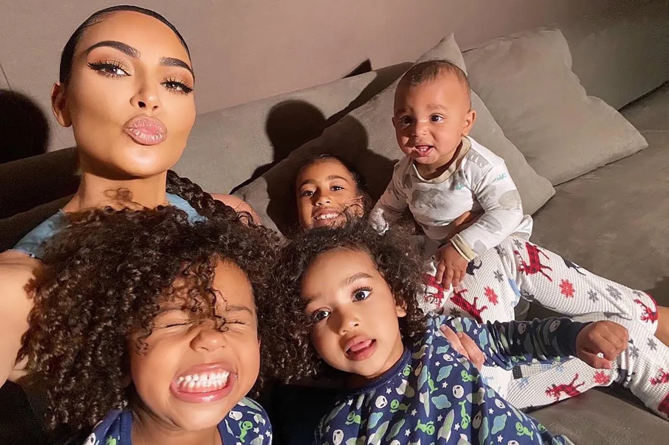 Con gái Chicago và con trai Psalm của Kim và Kanye West chào đời bằng phương pháp mang thai hộ. Ảnh: IG.