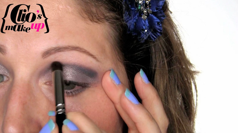 Kết quả cuối cùng Sau khi sử lí lớp phấn nền và phủ nhẹ nhàng, bạn chú ý tâm điểm vào đôi mắt Kết thúc cho đôi mắt là một chút má hồng cam nhẹ Và một chút son môi màu nude, hoặc hồng nhạt tự nhiên