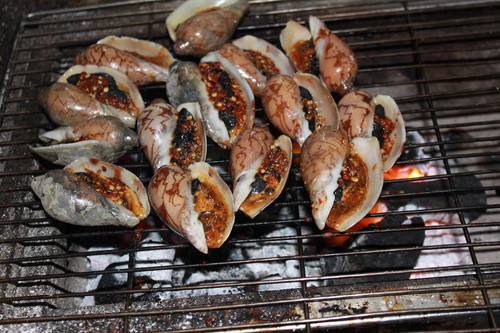 Mắc giun sán vì ăn cua, ốc nướng