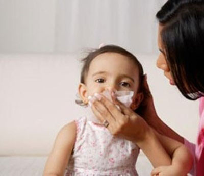 Những thói quen của mẹ vô tình gây nguy hiểm đến con ảnh 2