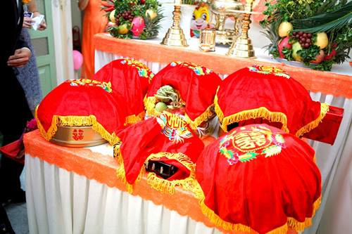 thách cưới, lễ đen, thủ tục cưới hỏi, vay nặng lãi, tiền sính lễ