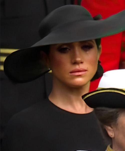 Meghan là người duy nhất khóc ở tang lễ Nữ hoàng? Ảnh: Sky News. Meghan là người duy nhất khóc ở tang lễ Nữ hoàng? Ảnh: Sky News.