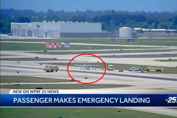 Máy bay đã được cho hạ cánh an toàn, bởi một hành khách không hề biết lái máy bay. Ảnh: WPBF. Máy bay đã được cho hạ cánh an toàn, bởi một hành khách không hề biết lái máy bay. Ảnh: WPBF.