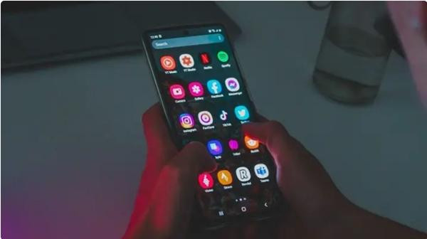 Nhiều người lo lắng trước thông tin TikTok bị xóa sổ trong năm 2022. Ảnh minh họa: Alamy. Nhiều người lo lắng trước thông tin TikTok bị xóa sổ trong năm 2022. Ảnh minh họa: Alamy.