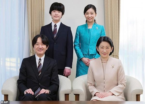 Ảnh mới của gia đình cựu Công chúa Mako. Ảnh: AP. Ảnh mới của gia đình cựu Công chúa Mako. Ảnh: AP.