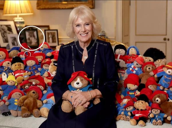 Ảnh mới của Hoàng hậu Camilla, phía sau là nhiều ảnh gia đình. Ảnh: Chris Jackson/ Shutterstock. Ảnh mới của Hoàng hậu Camilla, phía sau là nhiều ảnh gia đình. Ảnh: Chris Jackson/ Shutterstock.