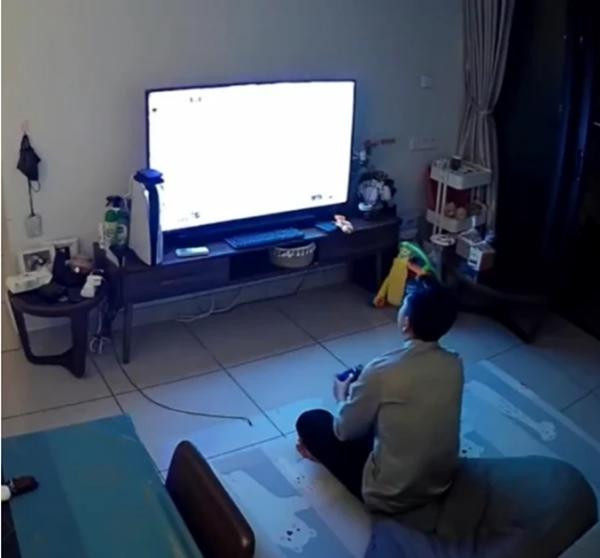 Chơi điện tử rất căng thẳng chứ làm gì có chuyện chơi để thư giãn. Ảnh: Alia Zaferi. Chơi điện tử rất căng thẳng chứ làm gì có chuyện chơi để thư giãn. Ảnh: Alia Zaferi.