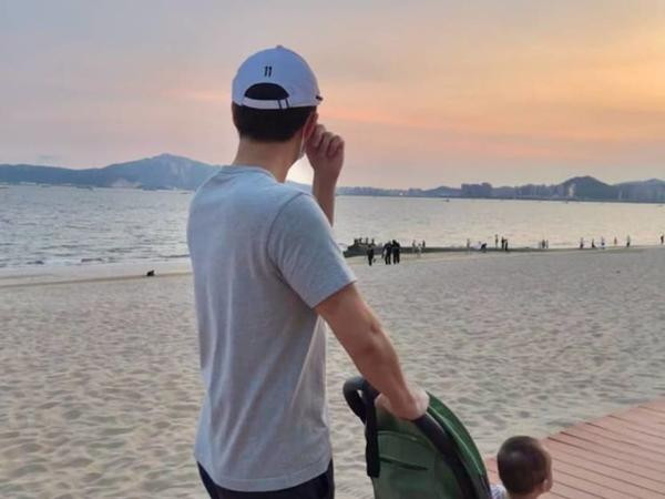 Vợ chồng Lâm Phong chưa từng để lộ mặt con gái. Ảnh: Carina Zhang (Trương Hinh Nguyệt). Vợ chồng Lâm Phong chưa từng để lộ mặt con gái. Ảnh: Carina Zhang (Trương Hinh Nguyệt).