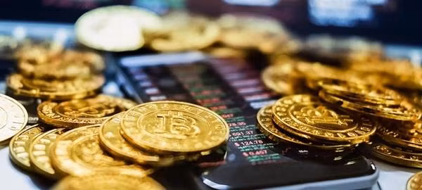 Thanh niên này dùng tiền lừa được từ Microsoft để đầu tư vào Bitcoin, nhưng mất sạch. Ảnh minh họa: HP. Thanh niên này dùng tiền lừa được từ Microsoft để đầu tư vào Bitcoin, nhưng mất sạch. Ảnh minh họa: HP.